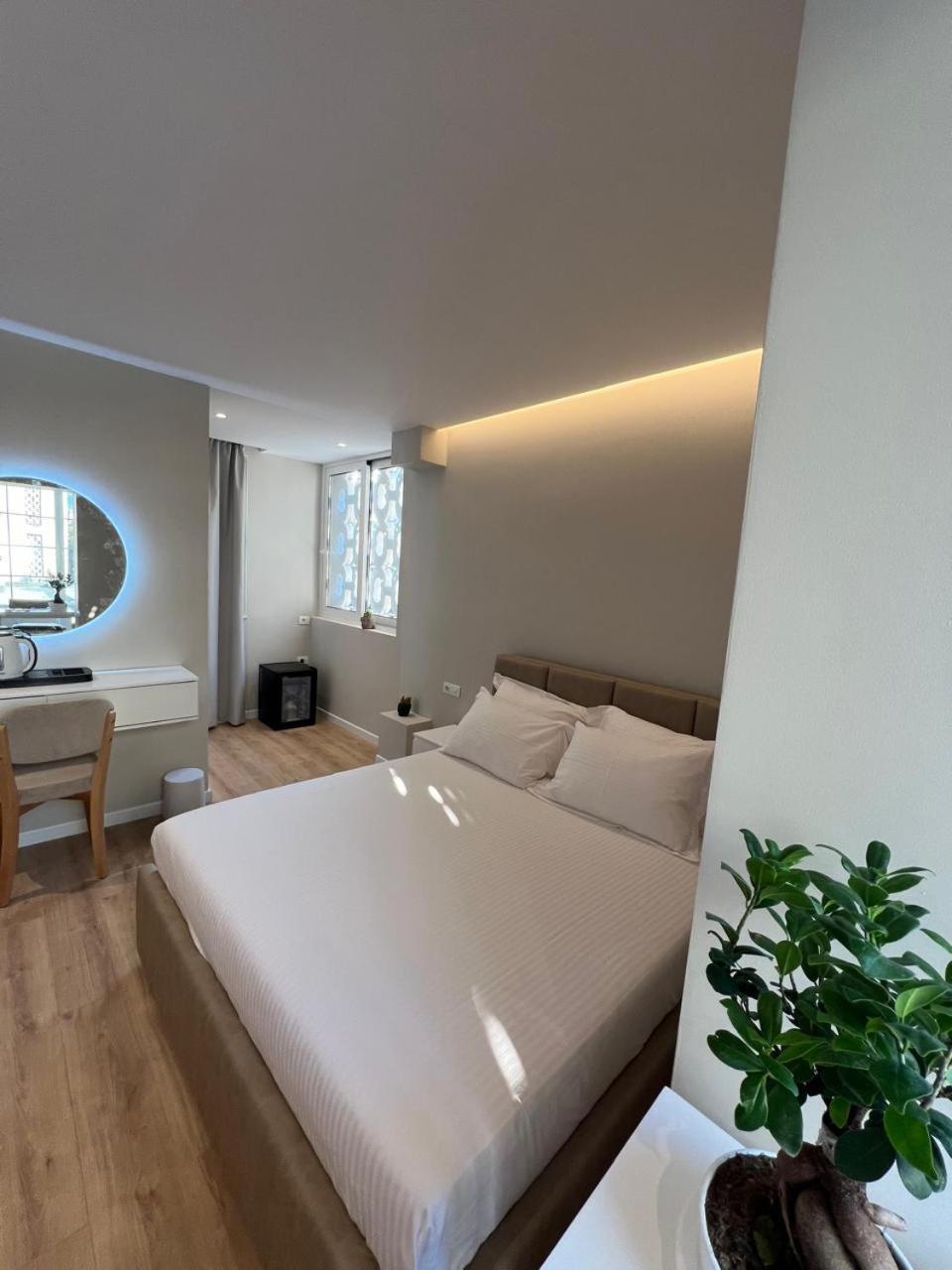 Charles City Center Tiranë Eksteriør bilde