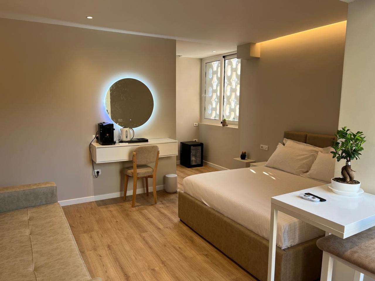 Charles City Center Tiranë Eksteriør bilde